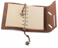Cestovatelský deník v kožených deskách